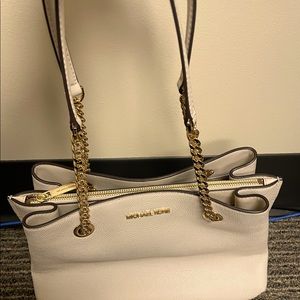 Michael kor purse, cream colored, a good size. Excellent shape.